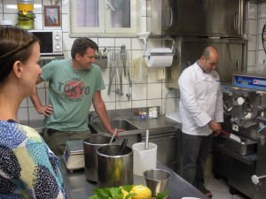 DSCN2539 Learning how to make gelato