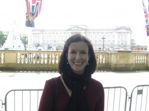 DSCN3485 Ann Taylor in front of Buckingham Palace
